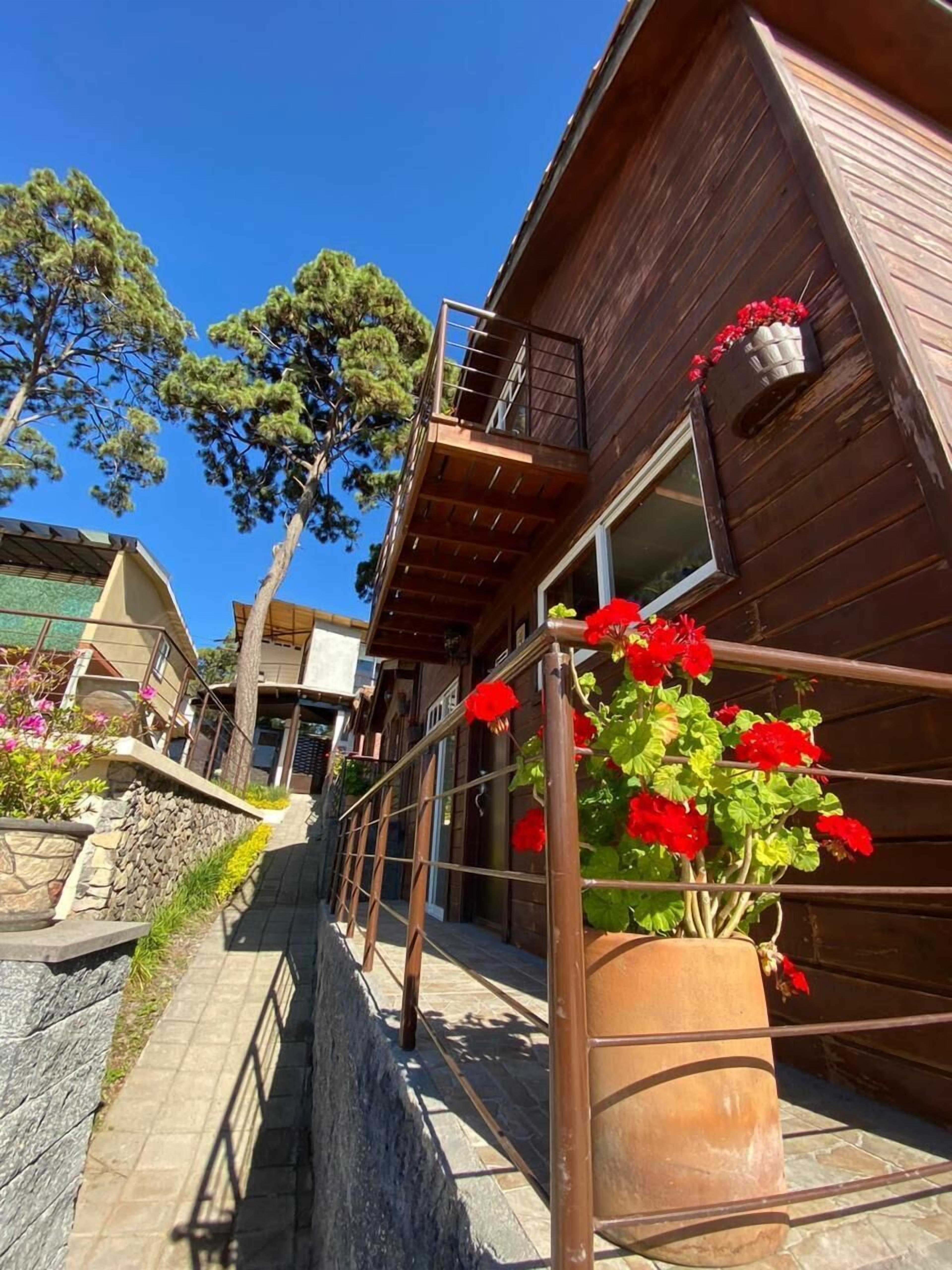 family cabin | 1 bedroom, individually furnished, free wifi, bed sheets