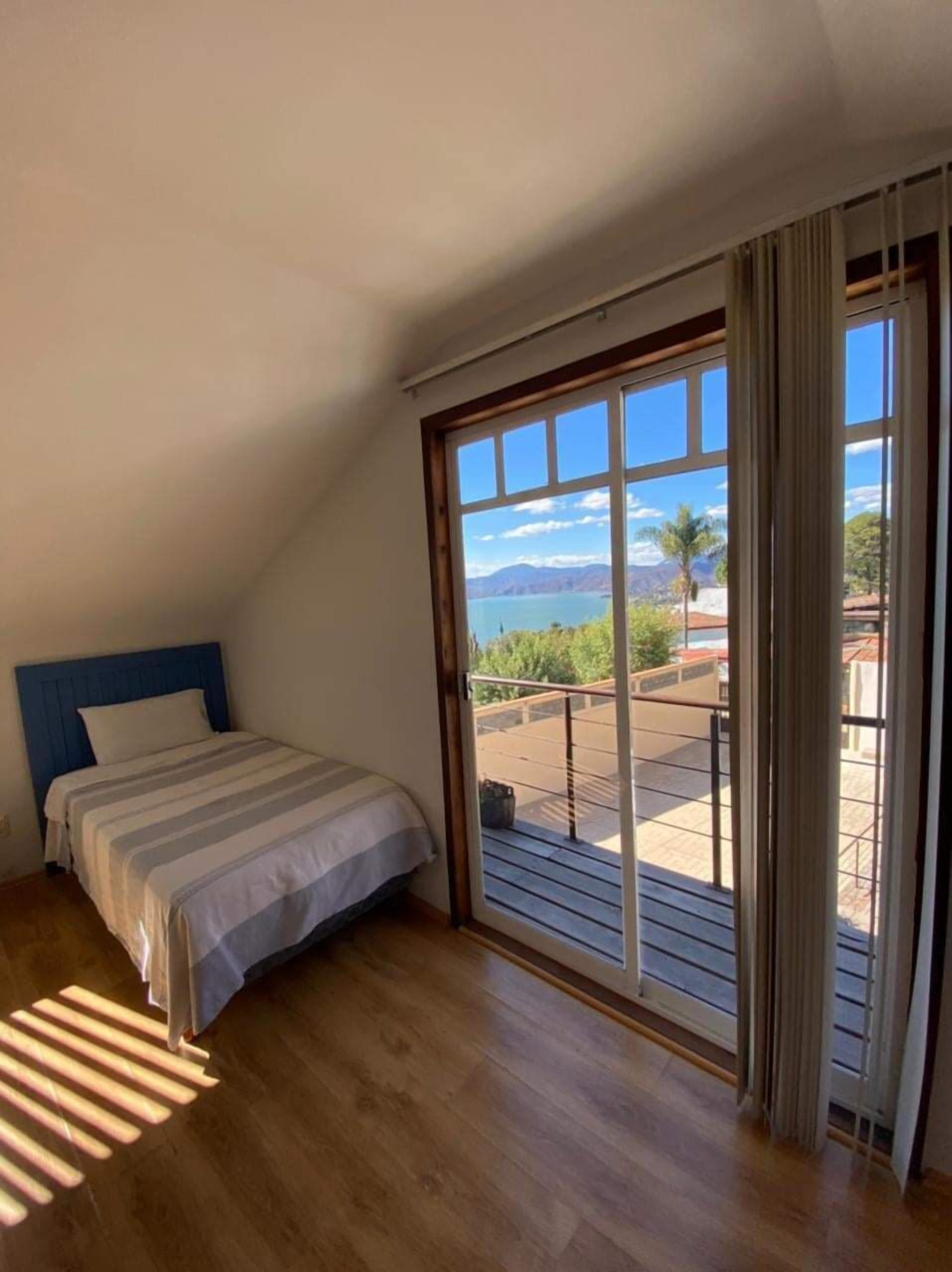 family cabin | 1 bedroom, individually furnished, free wifi, bed sheets