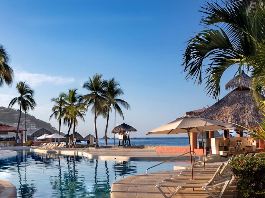 2 piscinas al aire libre, sombrillas, sillones reclinables de piscina