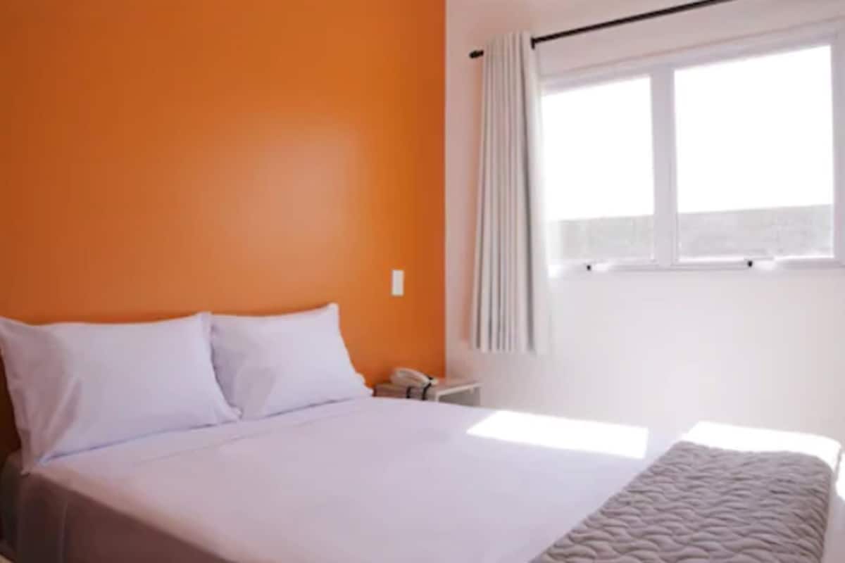 Chambre Double | Bureau, rideaux occultants, Wi-Fi gratuit, draps fournis