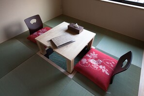 房內夾萬、書桌、遮光窗簾/窗簾、隔音