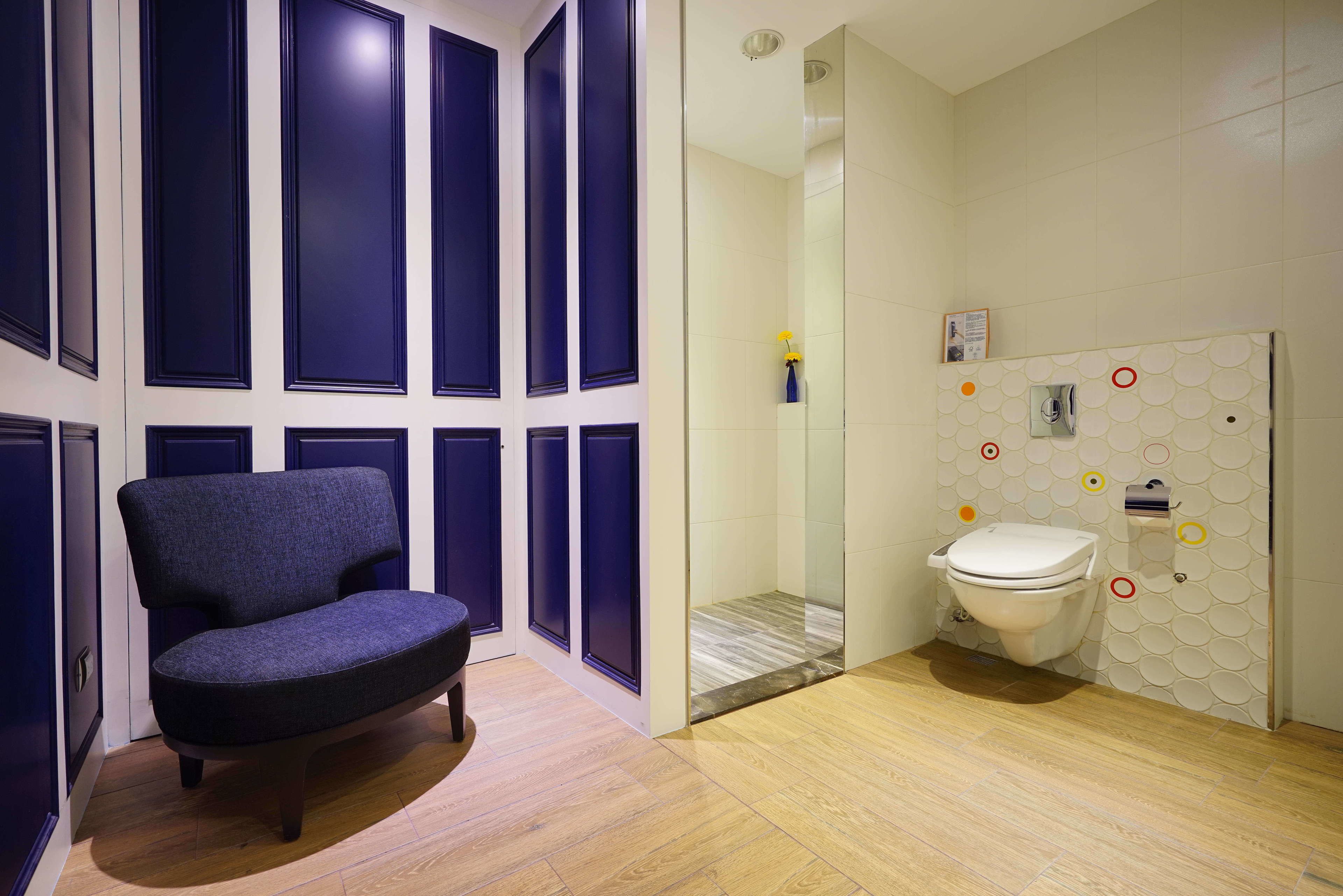 deluxe double room | bathroom | shower, hair dryer, electronic bidet, towels