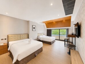 Deluxe Family Queen | In-room safe, individually decorated, individually furnished, desk
