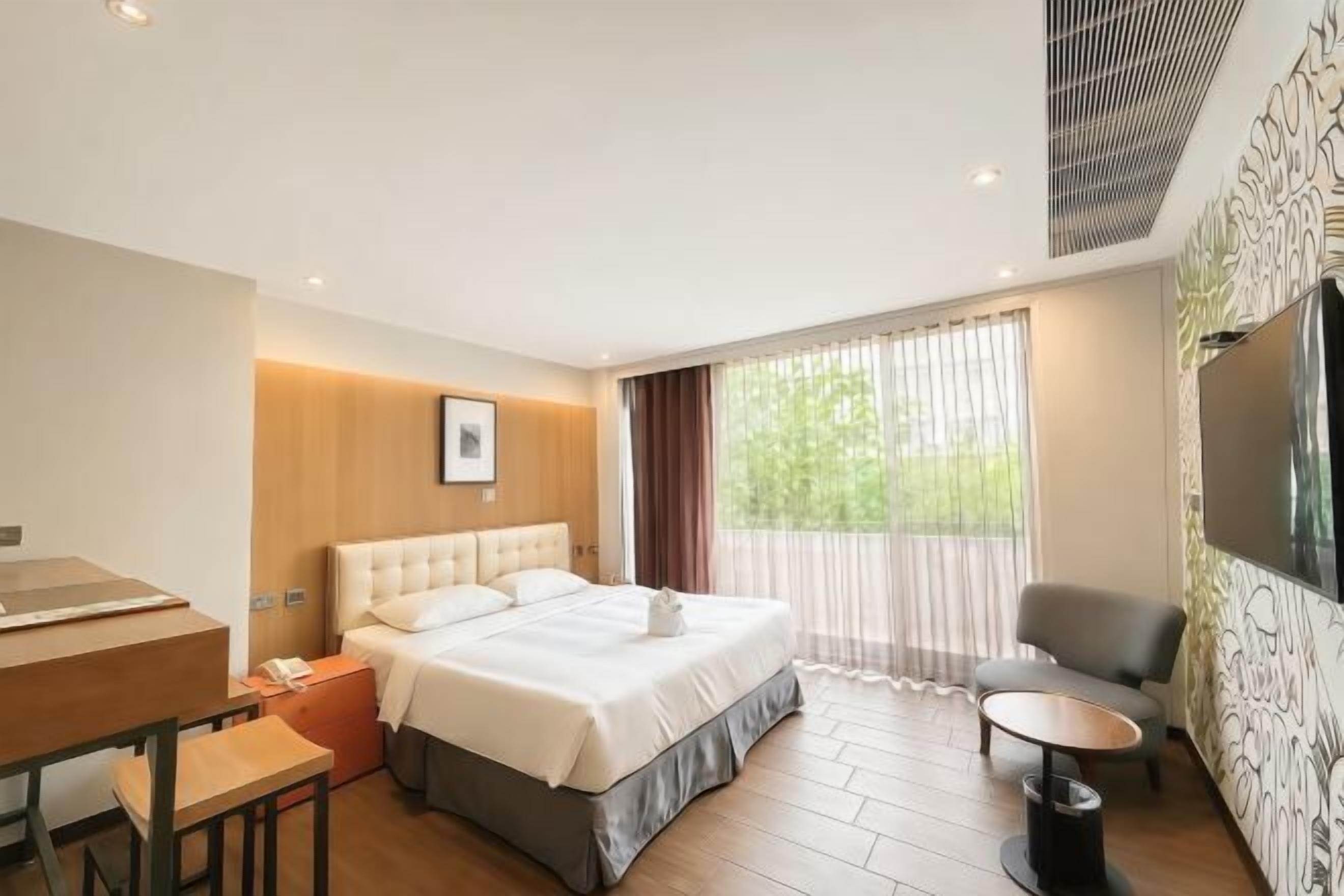 Caixa forta a l'habitació, decoració individual i mobiliari individual 