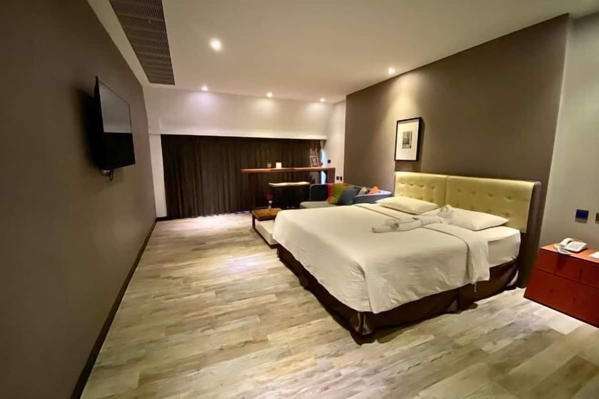 Kostenlose Minibar, Zimmersafe, individuell dekoriert