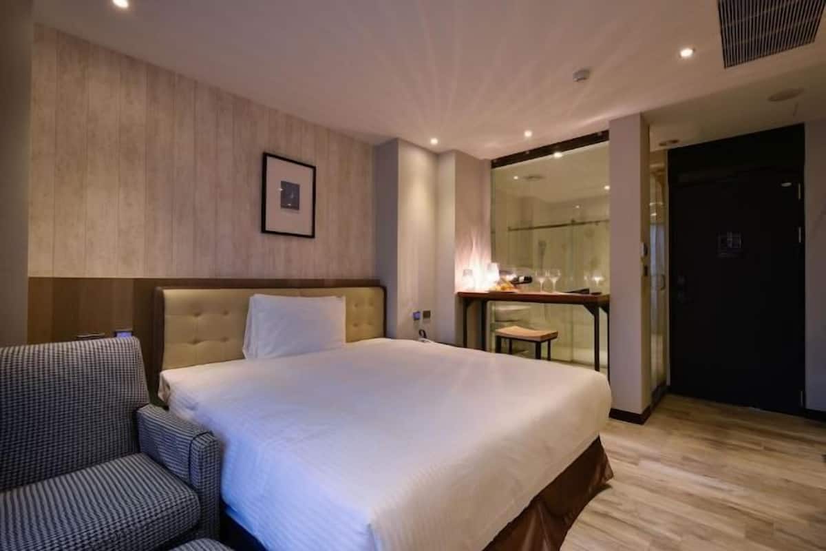 Een gratis minibar, een kluis op de kamer, individueel gedecoreerd