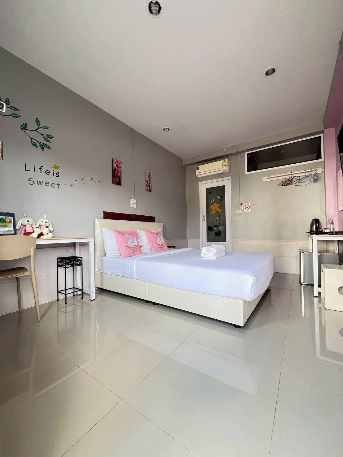 Standard Double Room | Desk, free WiFi