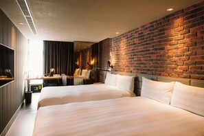 Phòng Deluxe | Két bảo mật tại phòng, bàn, bàn ủi/dụng cụ ủi quần áo 