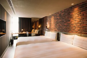 豪華家庭房 | 客房內保險箱、書桌、熨斗/熨衣板、免費無線上網