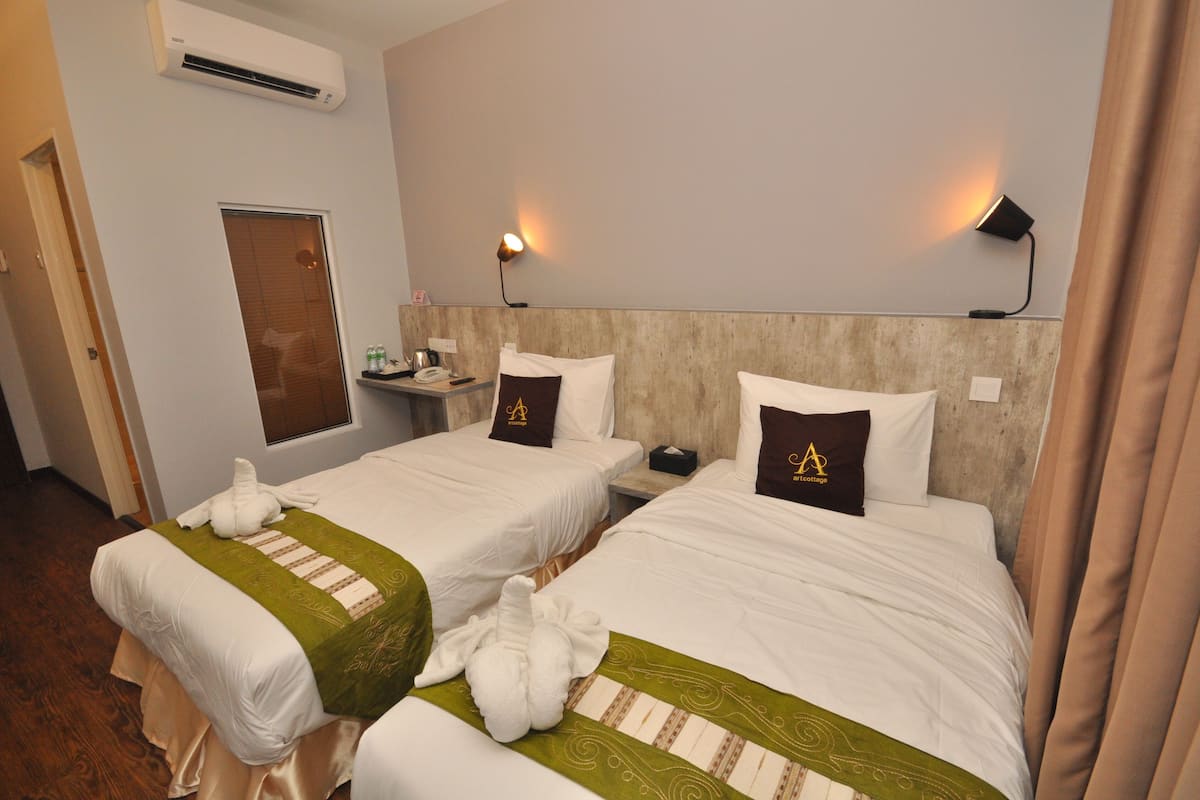 deluxe twin room | blackout curtains, iron/ironing board, free wifi, bed sheets