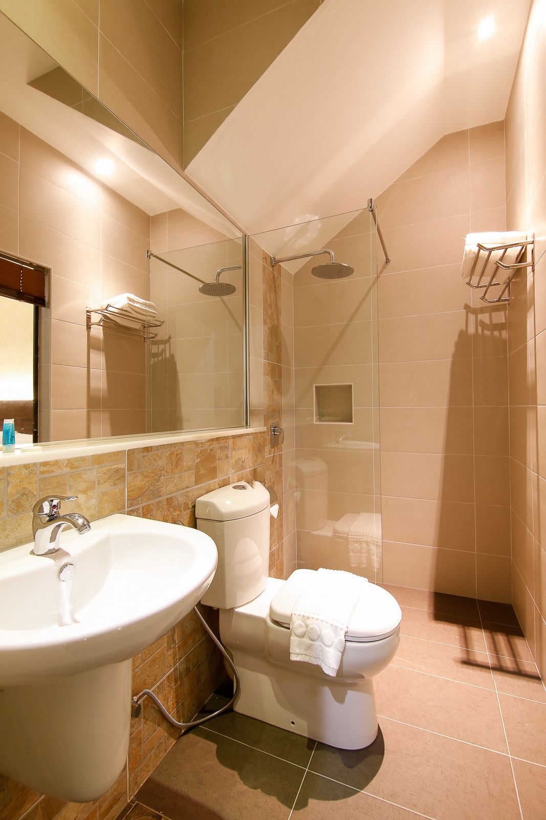 executive room | blackout curtains, iron/ironing board, free wifi, bed sheets