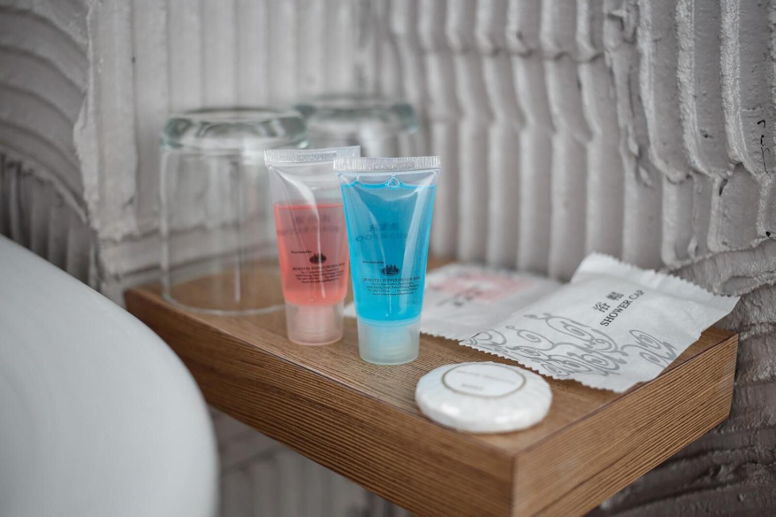 shower, free toiletries, towels