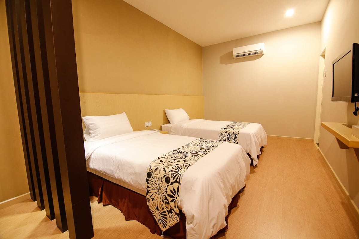 Superior Twin Room | Blackout drapes, iron/ironing board, free WiFi, bed sheets