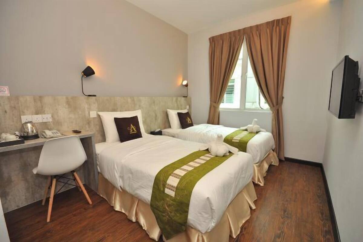 Cortinas opacas, tabla de planchar con plancha, wifi gratis