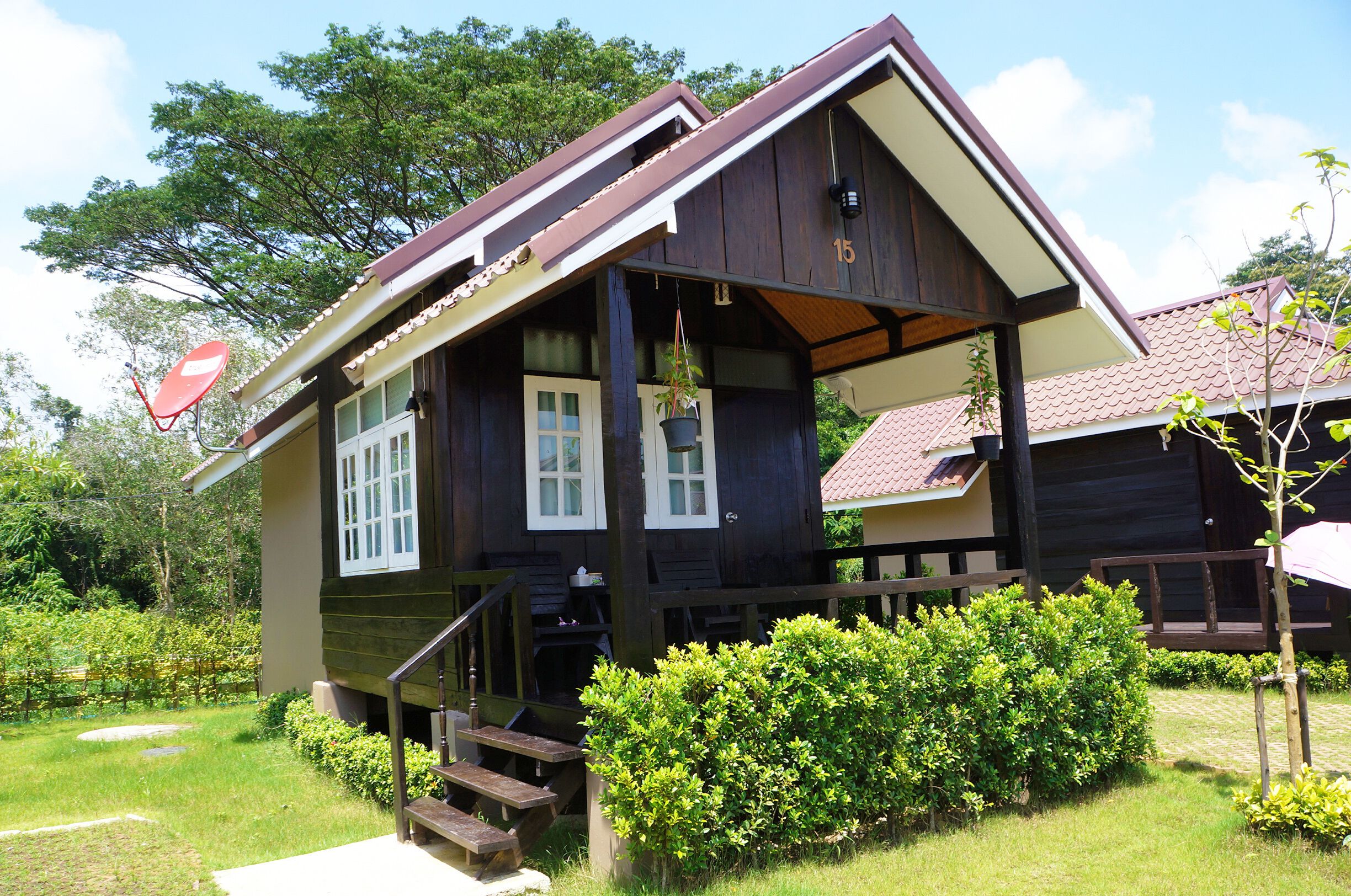 standard bungalow, 1 queen bed, non smoking, balcony | desk, free wifi, wheelchair access