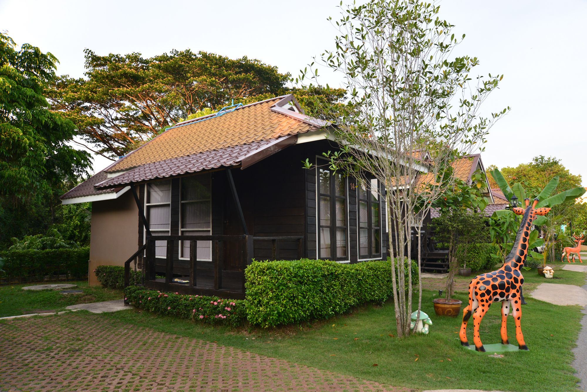 deluxe house, 1 king bed, non smoking, ensuite | desk, free wifi, wheelchair access