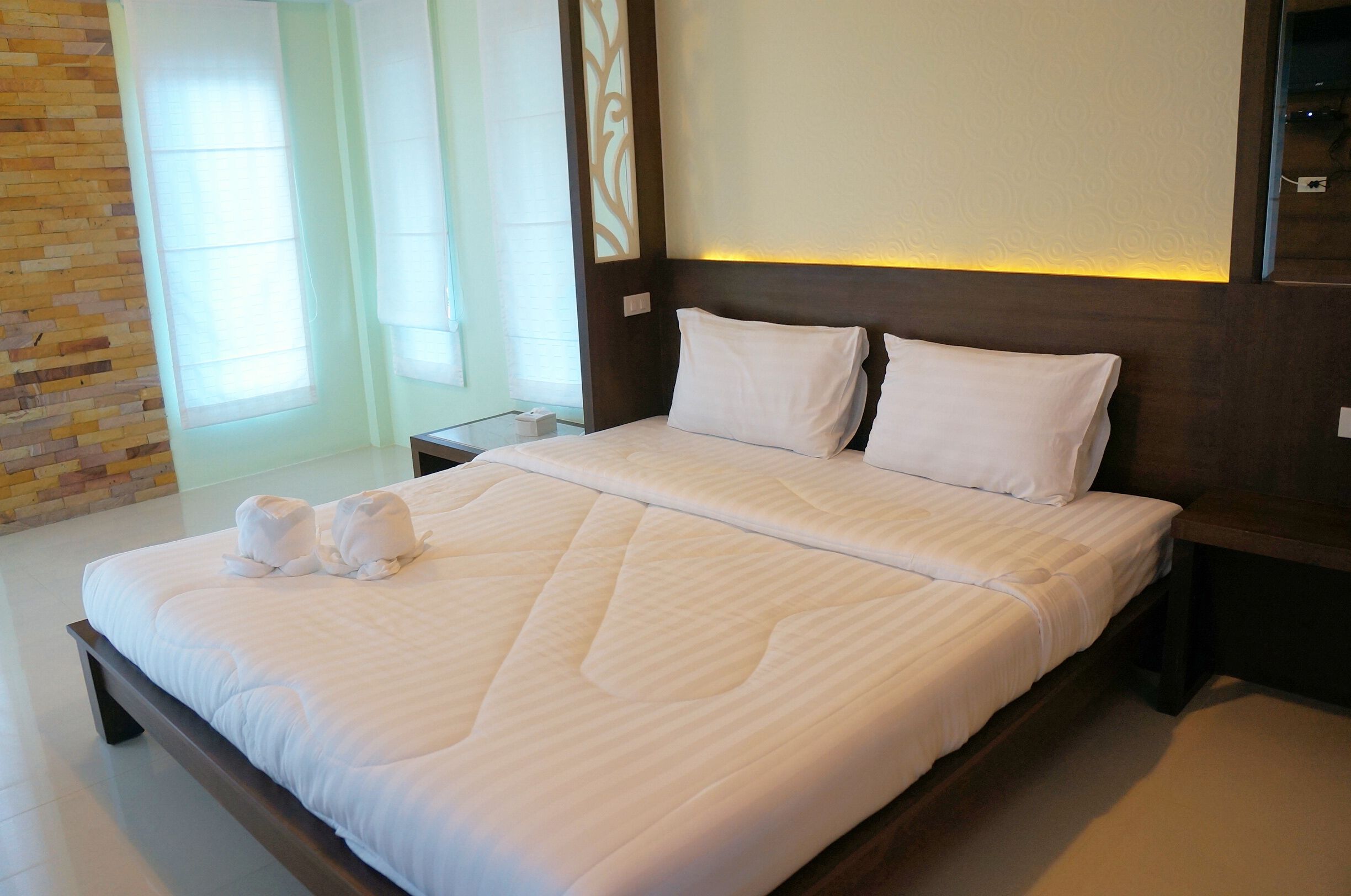 honeymoon suite, 1 king bed, non smoking, jetted tub | desk, free wifi, wheelchair access