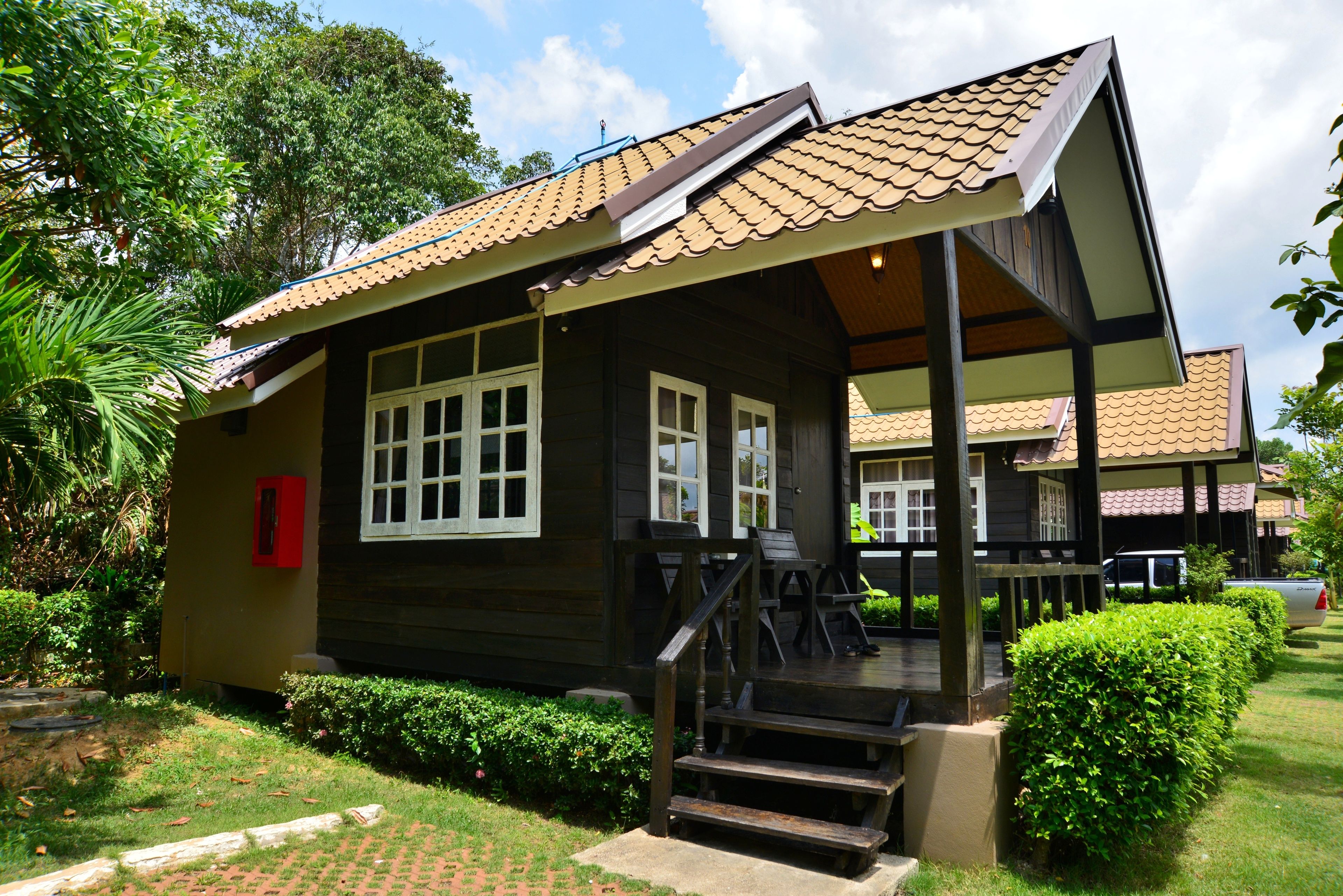 standard bungalow, 1 queen bed, non smoking, balcony | desk, free wifi, wheelchair access