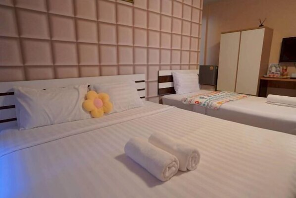 Minibar, escritorio y wifi gratis 