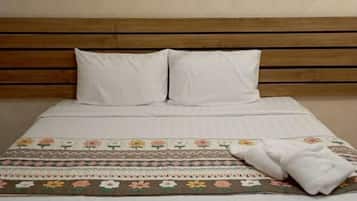 Minibar, desk, free WiFi