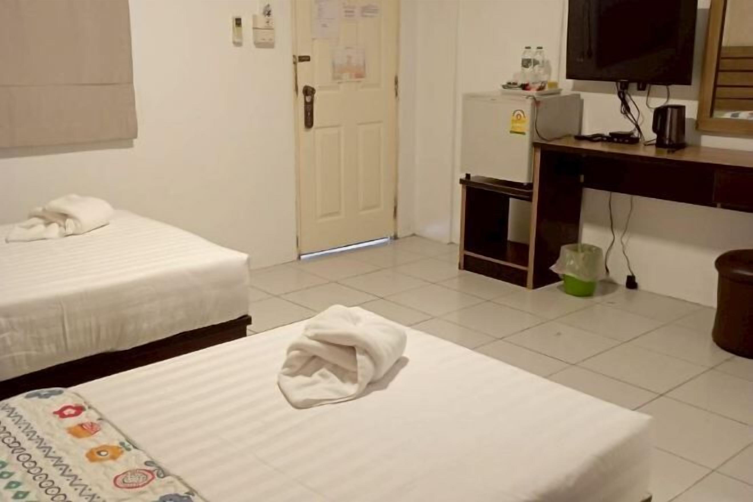 Minibar, desk, free WiFi