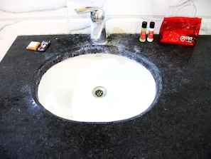 Standard Double or Twin Room, 1 Bedroom, Private Bathroom | Bathroom