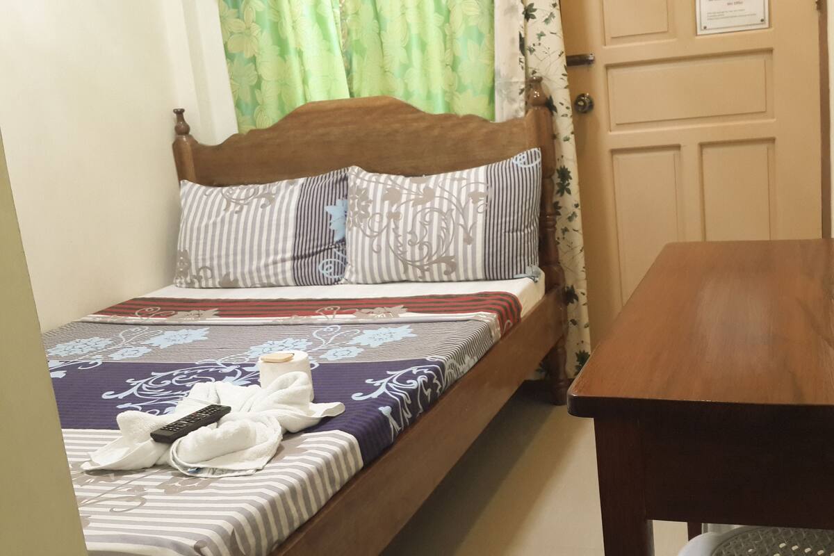 Family Room, 1 Double Bed | Desk, free WiFi
