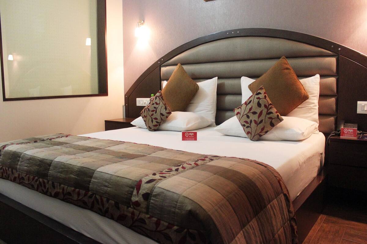 Standard Double or Twin Room, Private Bathroom | In-room safe, desk, free WiFi