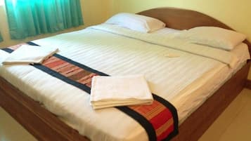 Deluxe Room | 办公桌