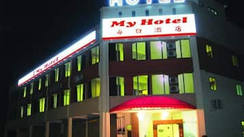 Depan hartanah - siang/malam
