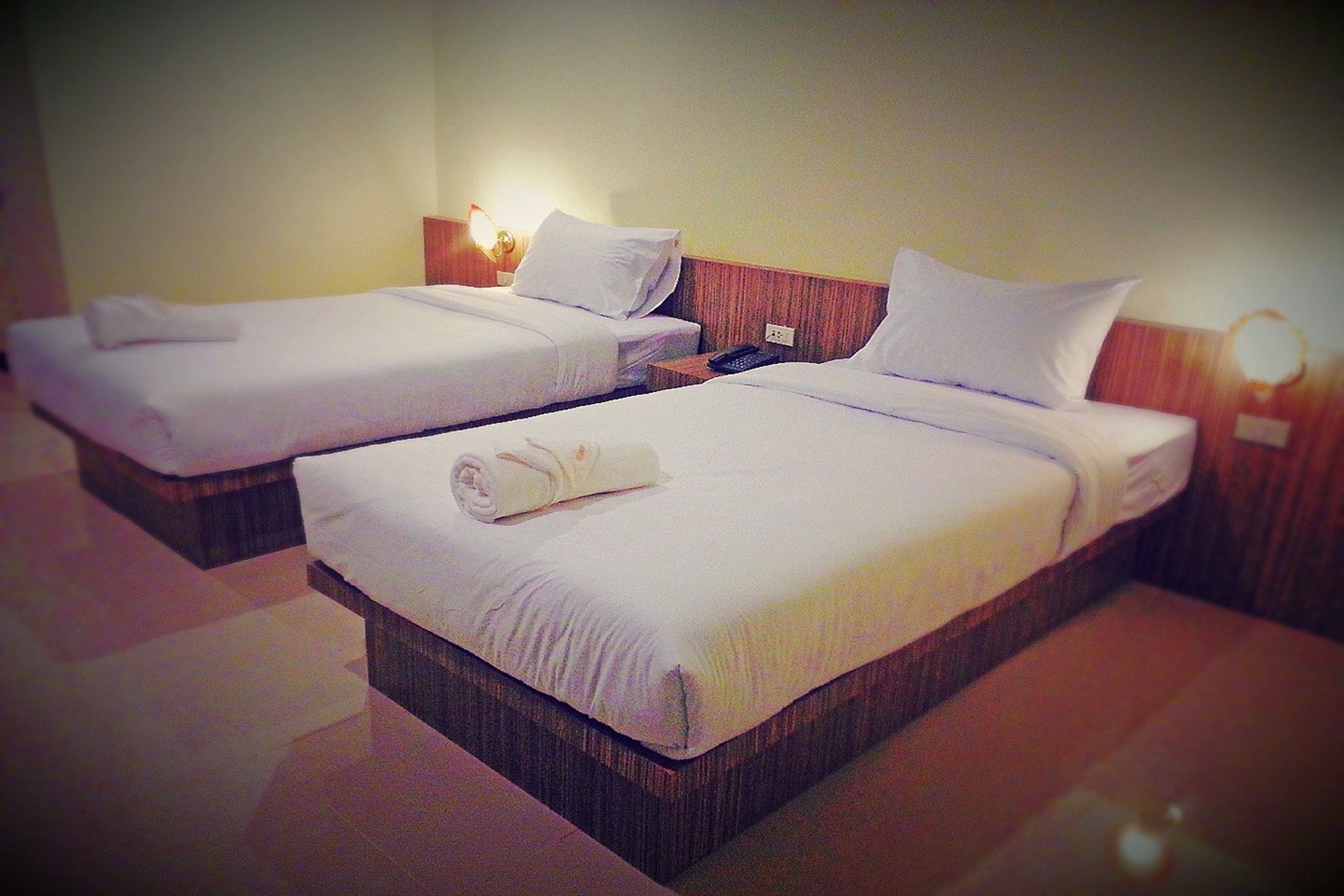 deluxe twin room | desk, free wifi