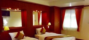 Twin Room | Meja, Wi-fi percuma