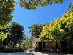 Fachada de la propiedad