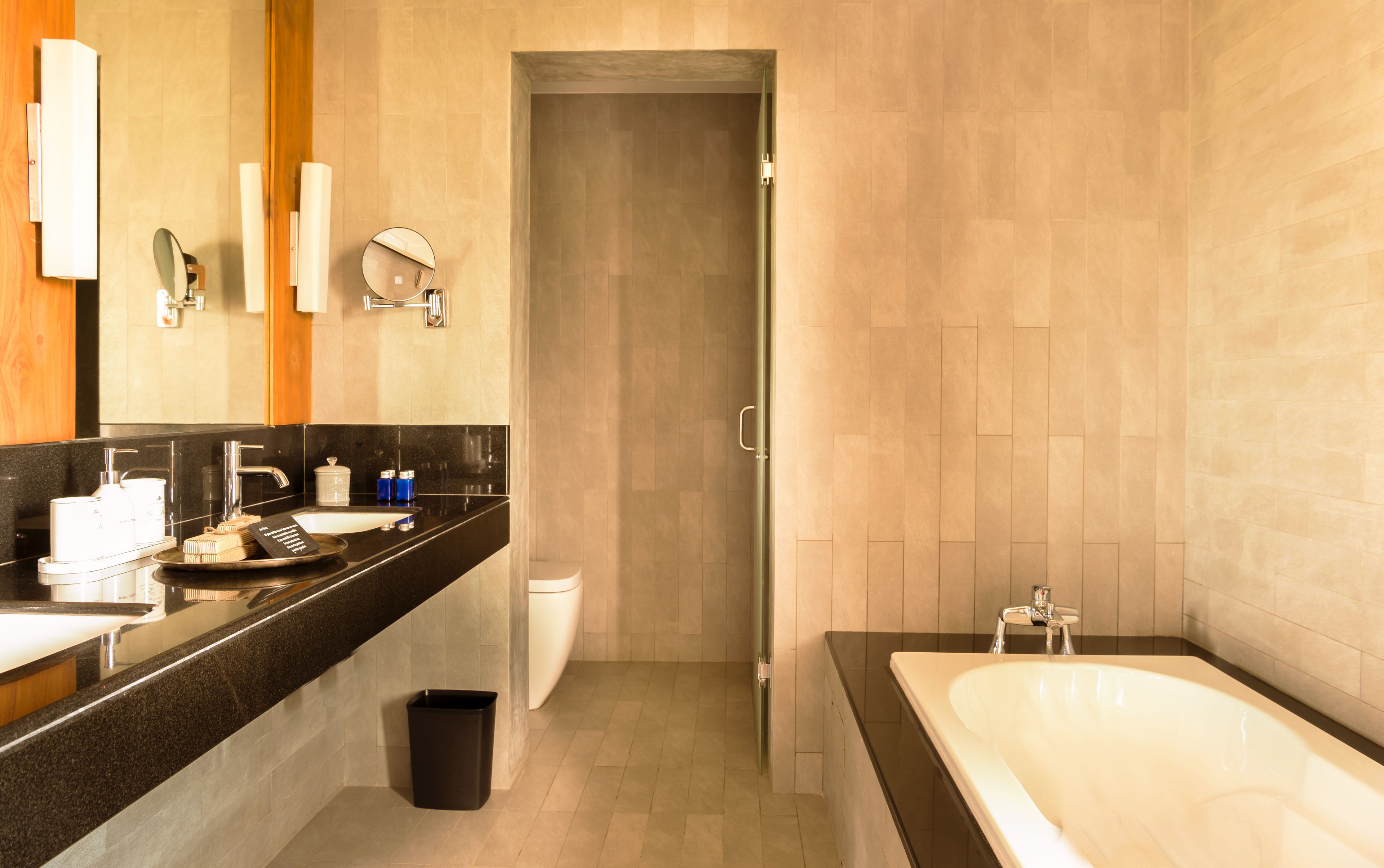deluxe suite | bathroom | shower, free toiletries, hair dryer, bathrobes