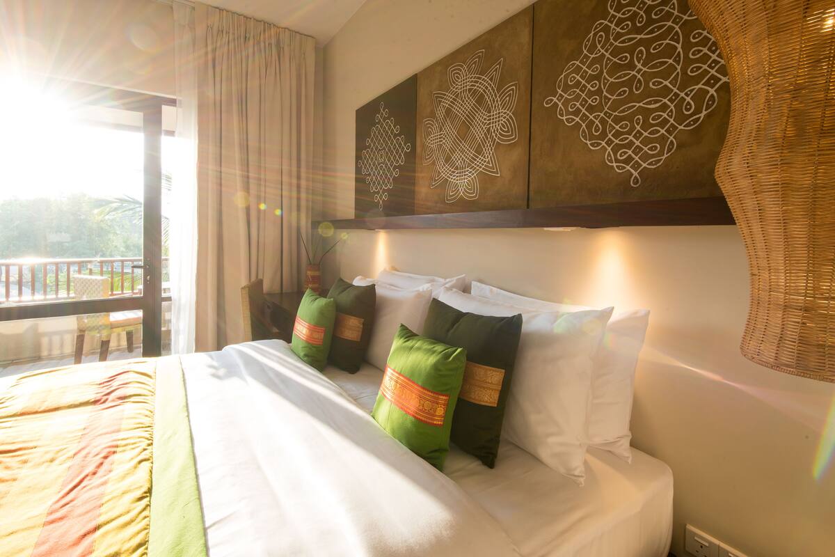 deluxe suite | 1 bedroom, individually furnished, desk, laptop workspace