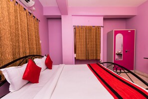 Phòng đôi hoặc 2 giường đơn Tiêu chuẩn, 1 giường đôi, phòng tắm riêng | Két bảo mật tại phòng, bàn, truy cập Internet không dây miễn phí 