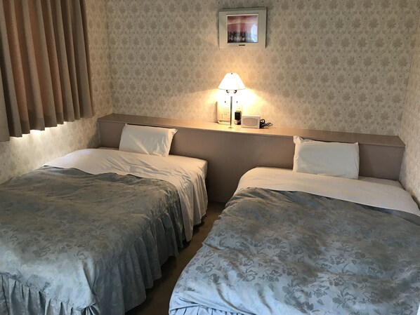 Deluxe-Zweibettzimmer, Nichtraucher | Schreibtisch, Bügeleisen/Bügelbrett, kostenloses WLAN, Bettwäsche