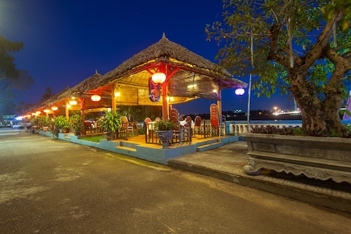 My Tra Riverside Hotel