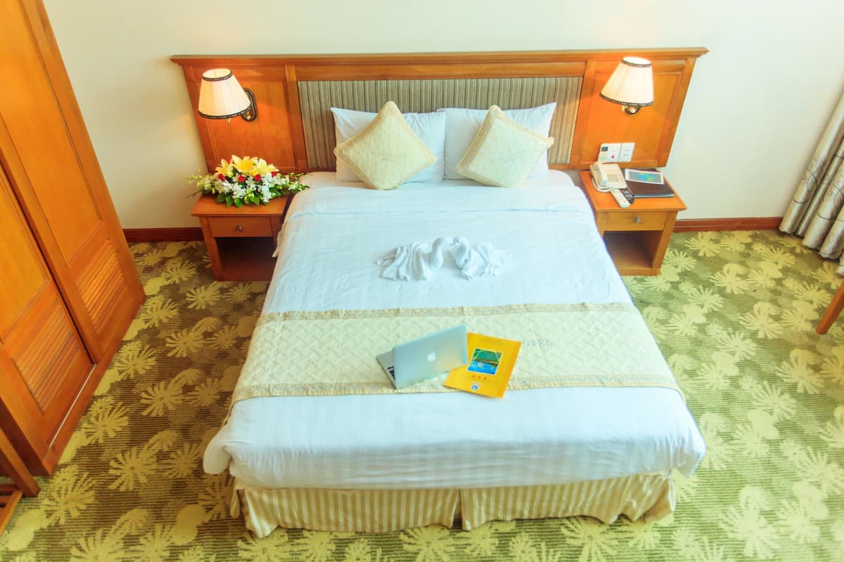 Minibar, escritorio y wifi gratis 
