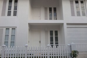 Property entrance - White Villa Ambalangoda (Ambalangoda)
