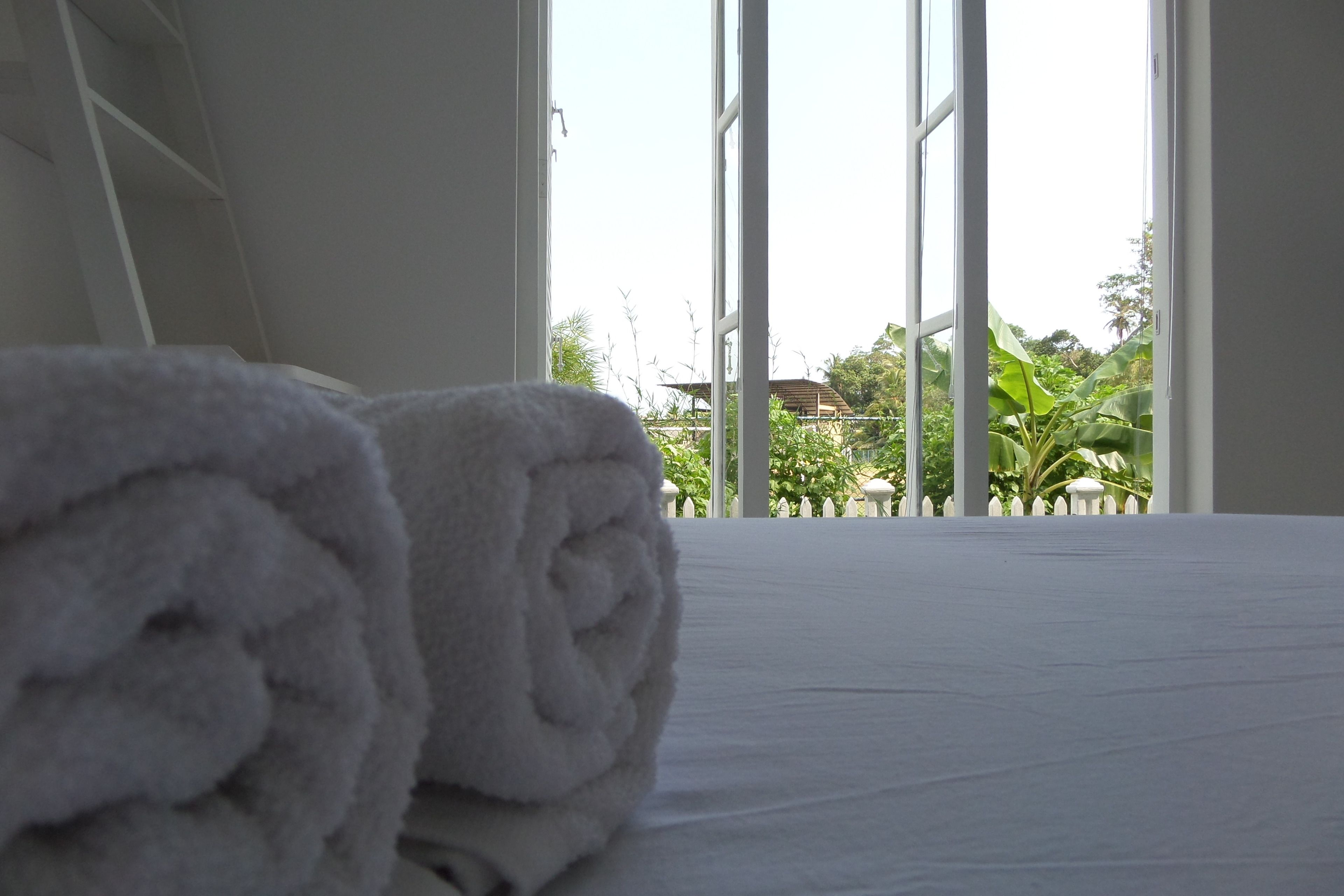 Luksushuoneisto, 1 suuri parisänky, näköala puutarhaan | 1 makuuhuone, ylelliset vuodevaatteet, pillowtop-patjalliset sängyt