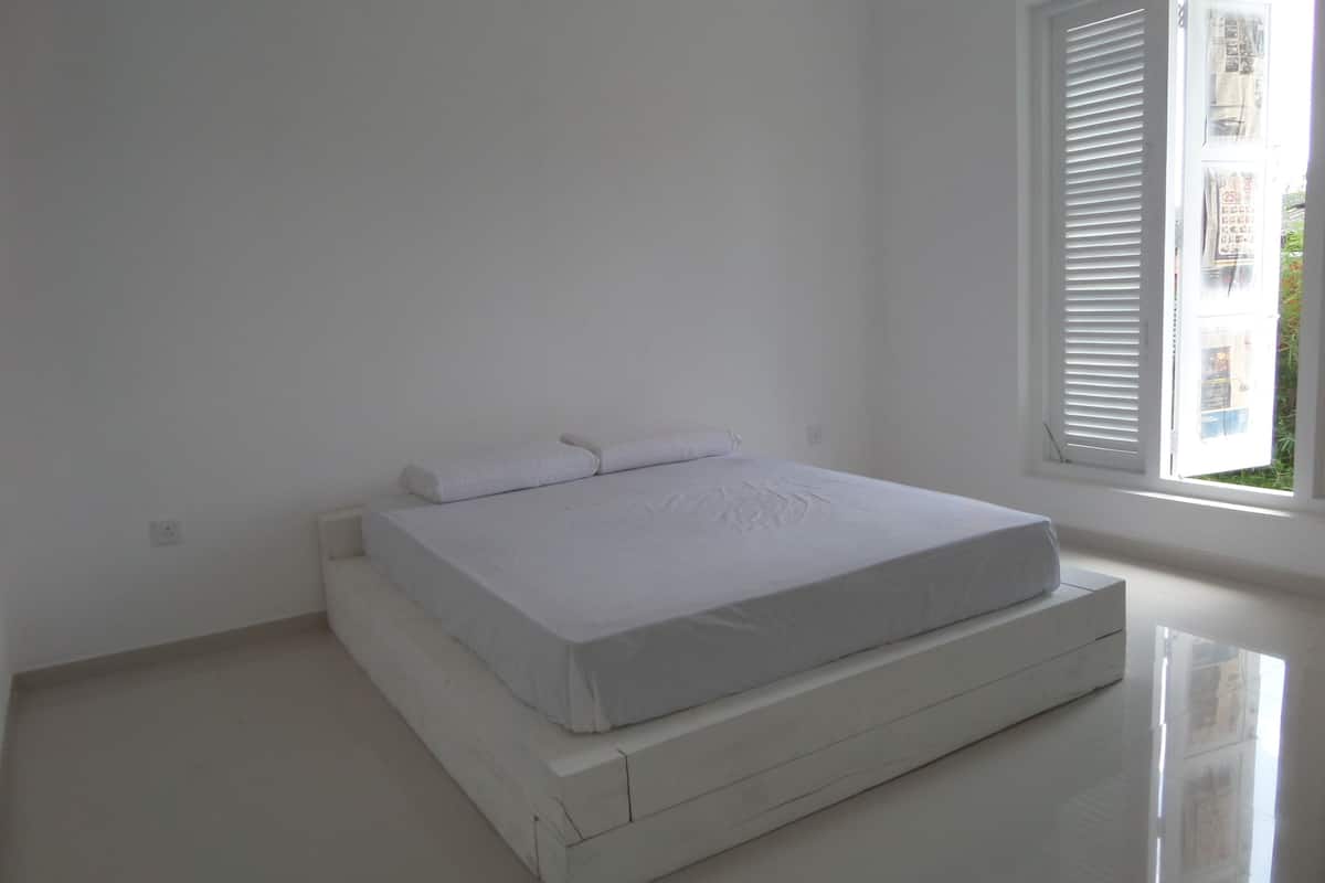 Luxe appartement, 1 kingsize bed, uitzicht op tuin | 1 slaapkamer, luxe beddengoed, pillowtop-bedden, een minibar