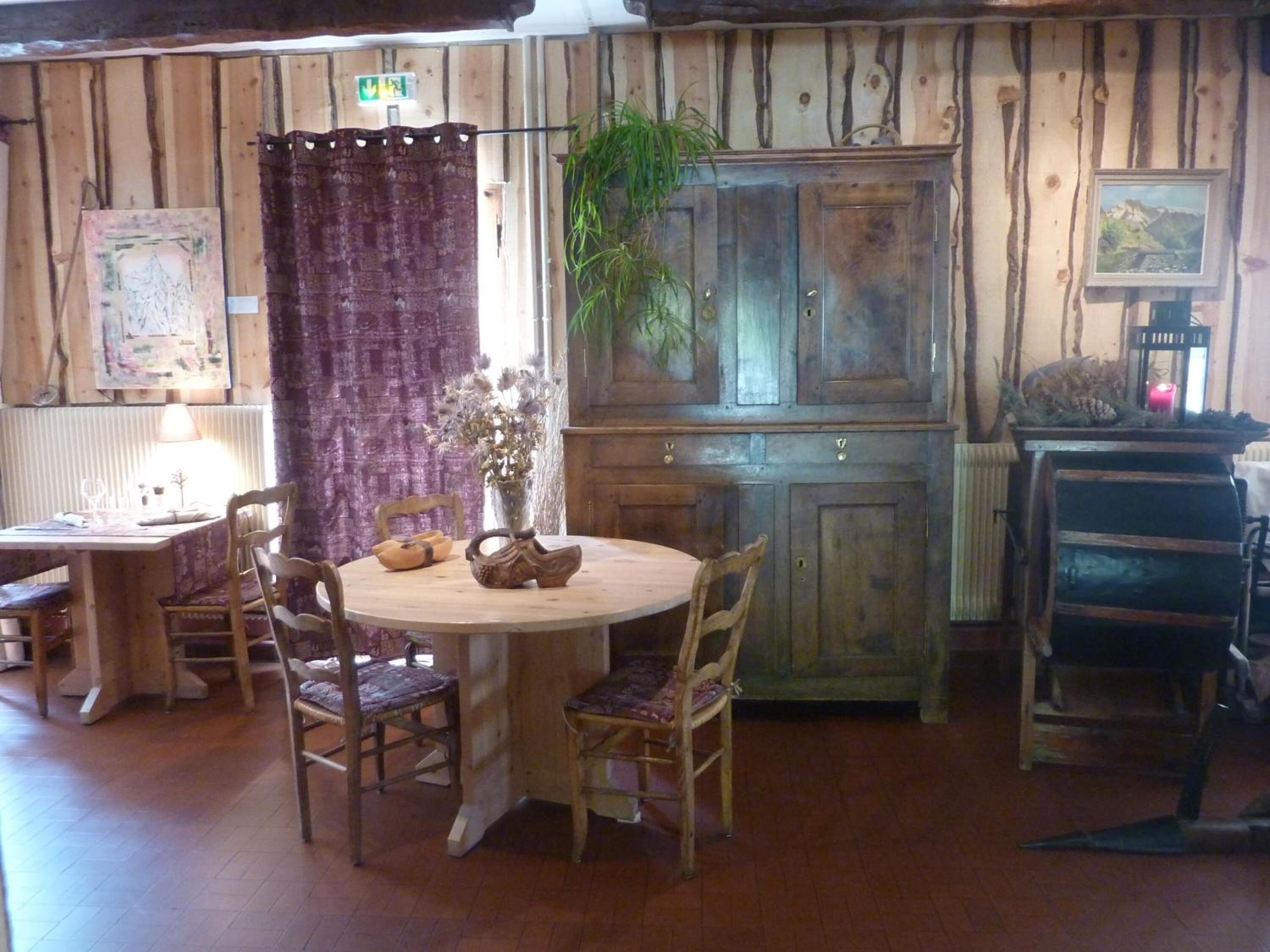 lunch and dinner served, regional cuisine