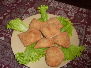 A plate of fried food items on a table with a patterned tablecloth. - Les Agneaux (Villar-d'Arene)