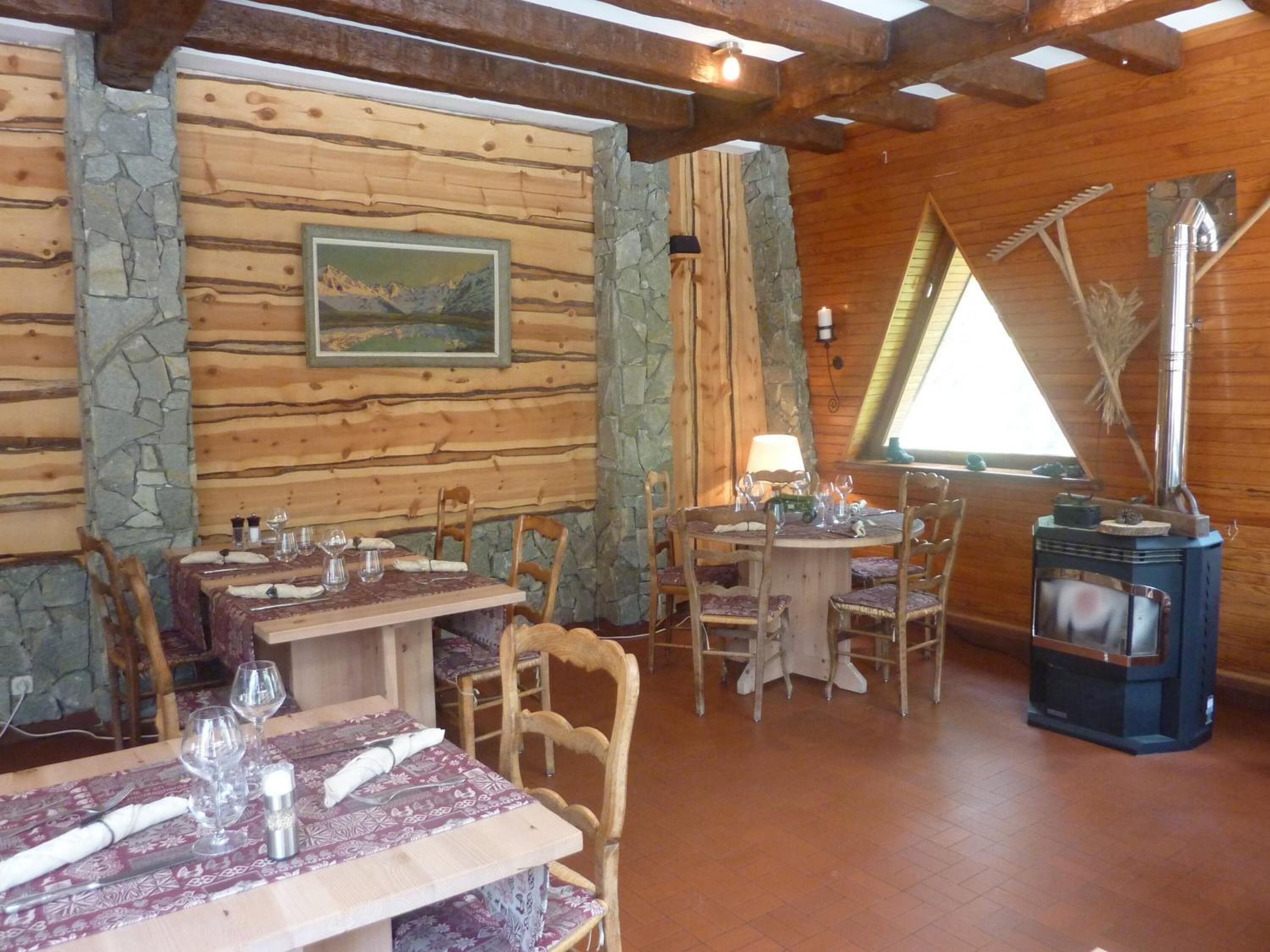 lunch and dinner served, regional cuisine