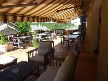 Lunch and dinner served, Regional cuisine