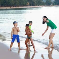 Trên bãi biển