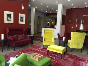 Lobby sitting area - Hotel Fleur-de-Lys (La Chaux-de-Fonds)