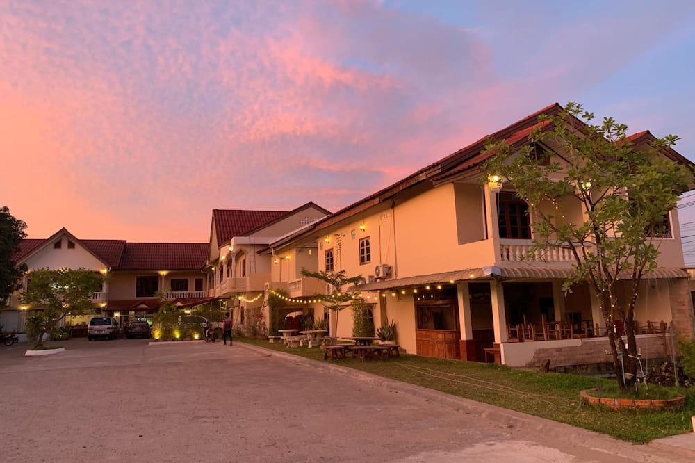 Phaythavone Hotel — hotel in Ban Phonsaaaht, Pakse LA, 01000