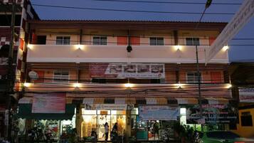 Mặt tiền nơi lưu trú